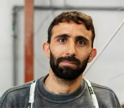 Fadi Kaddour, skæreassistent hos Næstved Flisecenter