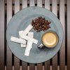 fao53_skifertallerken_ovenfra_kaffe_bonner_sten