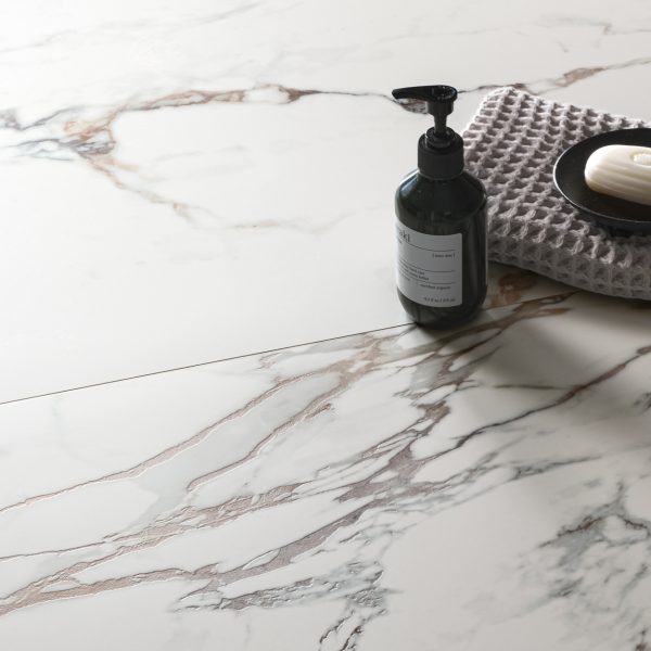 marmora_lunense_60x60_vein-touch_miljo