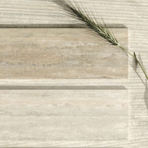 travertino_veincut_nocciola-Avorio-stilleben